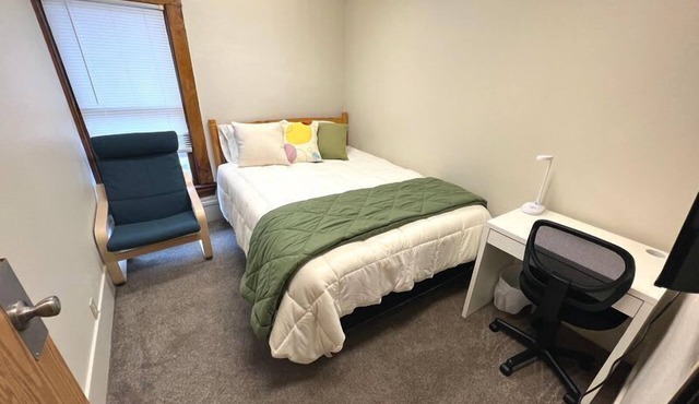 Queen Room Summary: D in Eugene