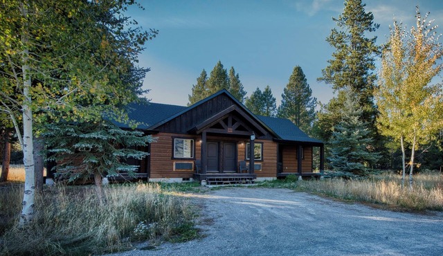 Queen Suite at Ponds Lodge Cabin 31 Unit 1