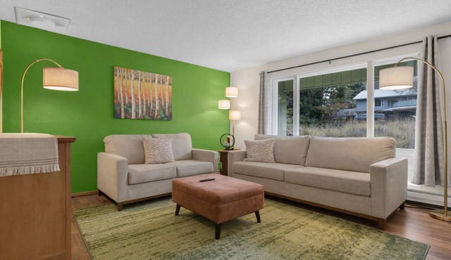 Quiet 2BR/2BA Olympia townhome on acreage near downtown, Capitol, workspace, garage parking