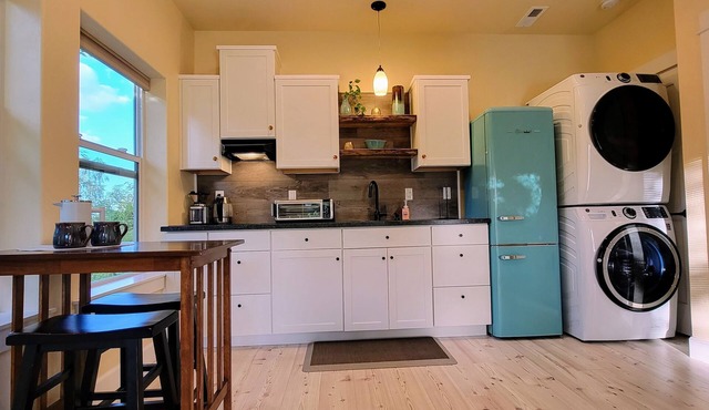 Quiet, Elegant 1-bedroom Loft—Walkable to Trails, Live Music, and Wineries!
