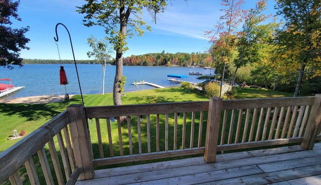Quiet, Relaxing Getaway on Green Lake with Large Yard and Private Dock
