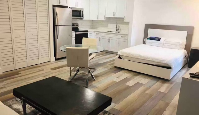 Rainbow modern studio queen bed in Hollywood