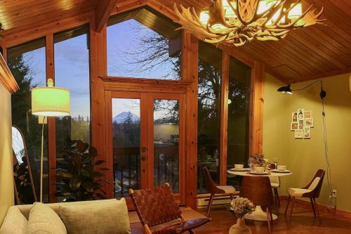 Rainier View Lodge - Seattle & Mountain Escape 2BR