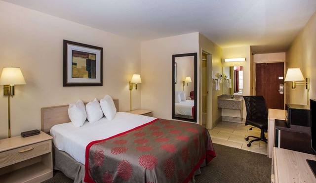 Ramada by Wyndham Sioux Falls