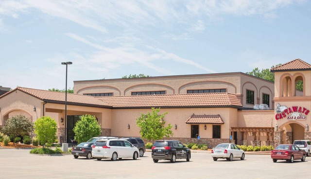Ramada Tropics Resort & Conf Center by Wyndham Des Moines