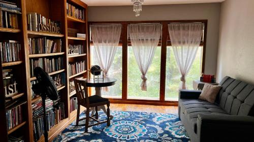 Ravenwood Manor - Sleeps 12 - Family Friendly