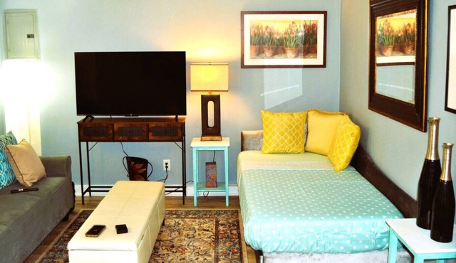Red 3: A Cozy Two-bedroom Apartment