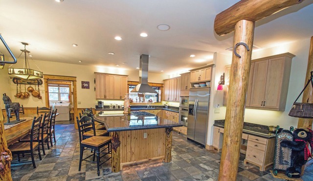 Red Fir 14 - Outdoor Living, Steps to Village & SHARC, Passes included