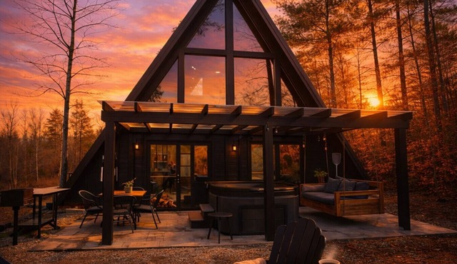 Red River Gorge Raven’s Summit Luxury HotTub WiFi