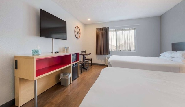 Relax and Recharge! Pet-friendly Property, Pool, Free Parking, Free Breakfast