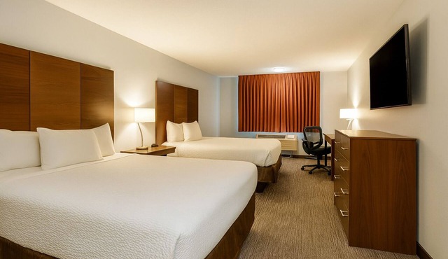 Relax and Recharge! Stylish Unit Awaits! Quick Drive to Grants Pass Golf Club!