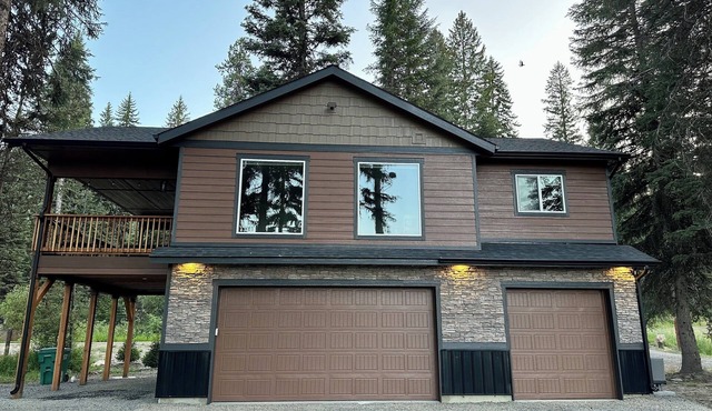 Relax at our Waterfront Hot Tub Near Tamarack - NEW