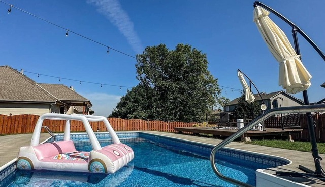 Relax in Style! 5BR Home, Hot Tub & Games!