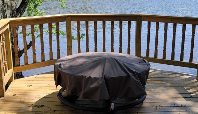 Relax on the Rock River this Summer! Book our cozy 1-bedroom cabin!