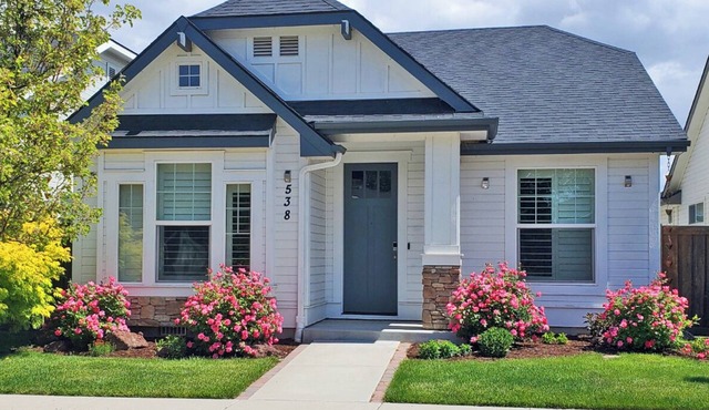 Relaxing Centrally Located Meridian Home