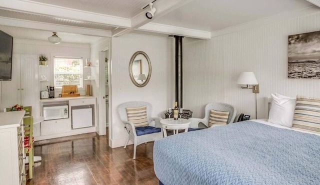 Relaxing McBee Cottage - Classic Queen Unit at Cannon Beach Hotel Collection!