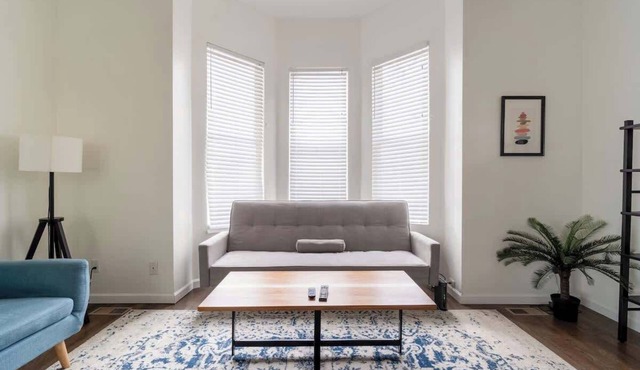Renovated Home Great Location 3BR Sleeps 6