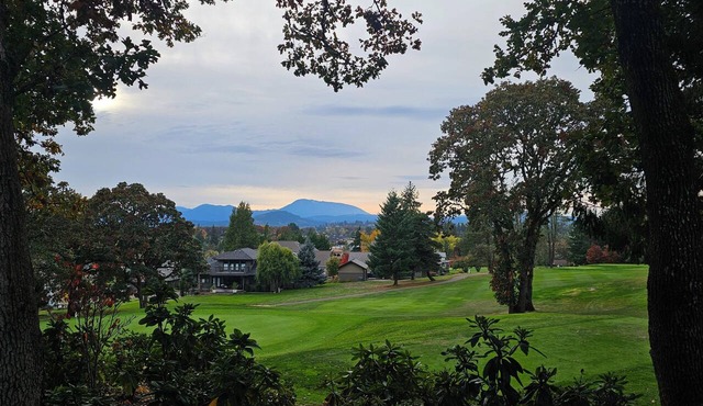 RESORT LIKE STAY AT PRIVATE GOLF CLUB