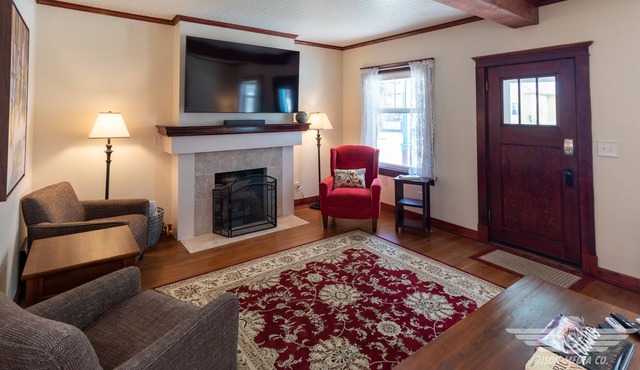 Restored Wallace Home! Perfect multifamily retreat!