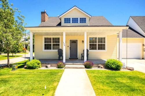 Rexburg Cottage - Brand New Neighborhood Downtown