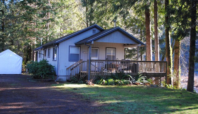 River Cabin in the Woods