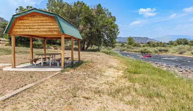 River Frontage Spacious Family Fun