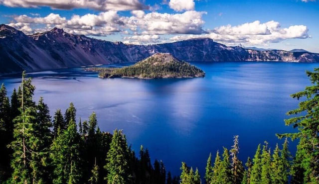 River View!! Pets Ok! Short drive to Crater Lake!!