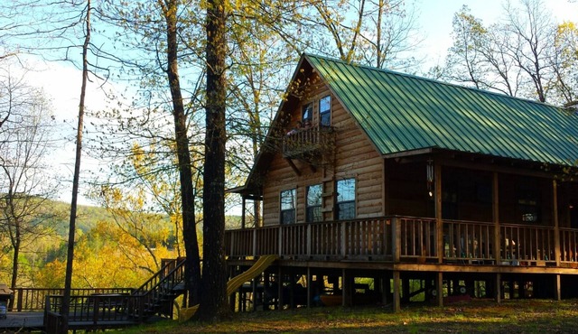 Riverfront Cabin Hideaway-Caddo Gap