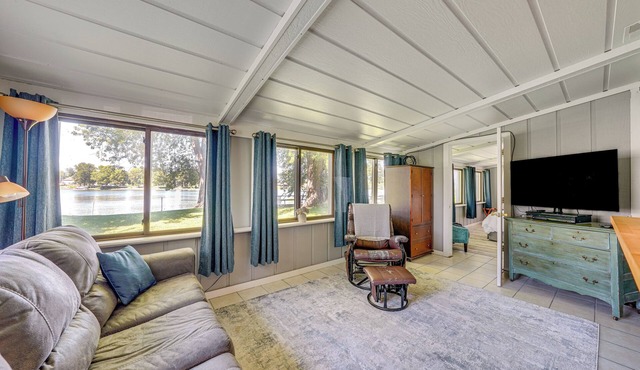 Riverfront Dixon, Illinois, Vacation Rental!