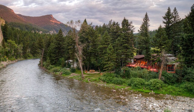 Riverfront Home, Private Hot Tub, Go Fish!