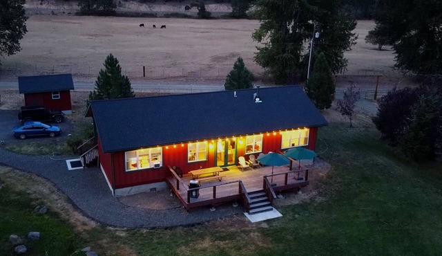 Riverfront Home in the Cascades - Great for Families