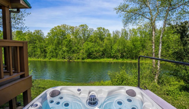 Riverfront Little Red Trout Cabin, Hot Tub & Views