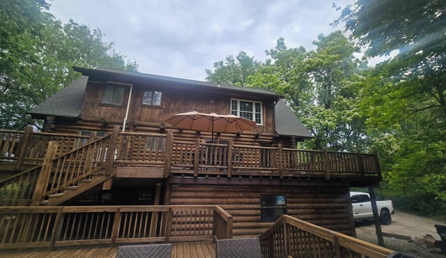 Riverfront Luxury private Cabin retreat with zipline