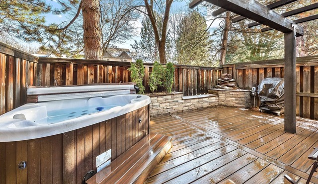 RiverRun Retreat with hot tub near Downtown Boise