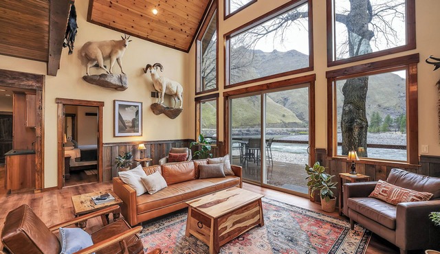 Riverside retreat at Rita Rapids Lodge