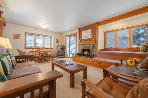 RMR: Columbine 1011 Condo in The AspensWilsonWY