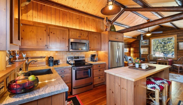 RMR: Fish Creek Cabin-Bravo in Wilson, WY