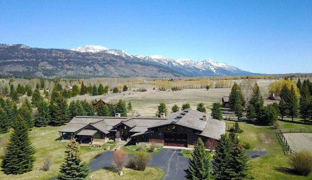 RMR: Lazy Bear Lodge in Wilson, WY