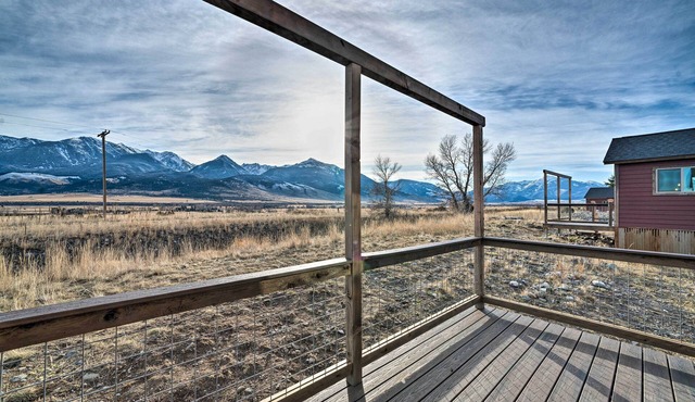 Romantic Gem w/Mtn Views! Day Trip to Yellowstone