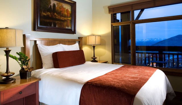 Room with Ski-in/Ski-out Access | Rooftop Hot Tub