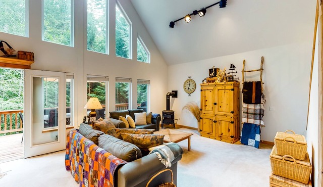 Rural, dog-friendly home with loft, deck, firepit, private grill, and game room