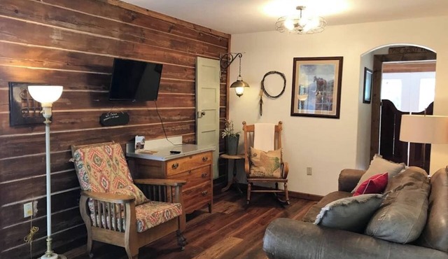 Rustic and charming dog-friendly mountain retreat with deck, W/D, & amazing view