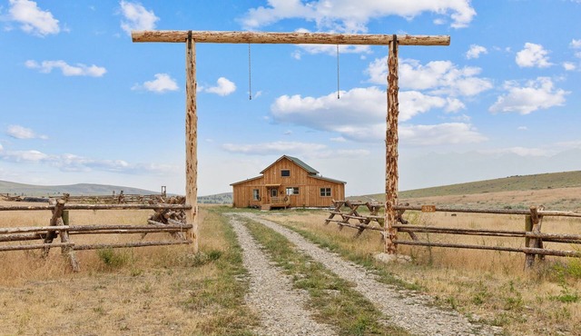 Rustic Barn Retreat in Stevensville, Montana