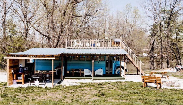 Rustic Bus Accommodation Perfect for Glamping in Missouri in Saint Clair