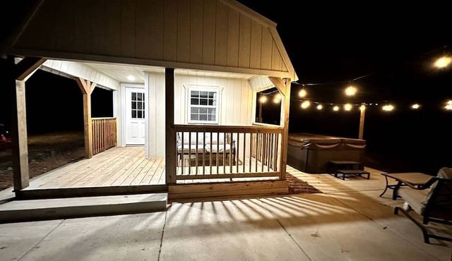 Rustic Cabin Escape with Hot Tub Near Oxford, Mississippi