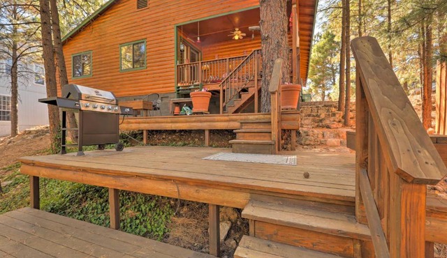 Rustic Cabin w/Deck ~ 4 Mi to Old Town Flagstaff!