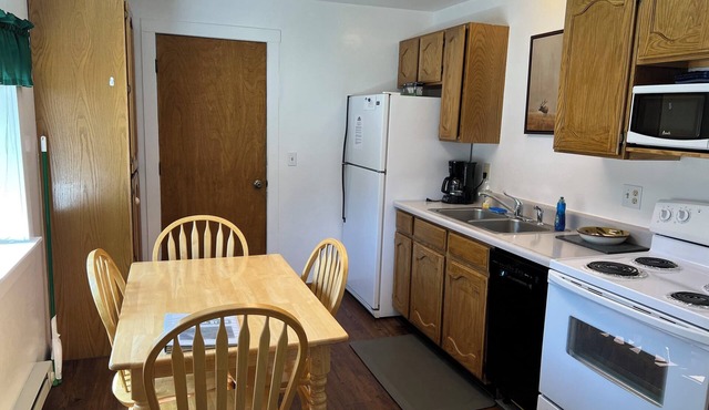 Rustic Charm Meets Modern Comfort, Steps from Yellowstone's West Entrance