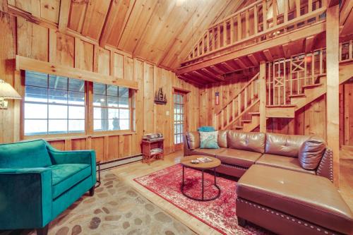 Rustic Maggie Valley Cabin w/Mountain Views!