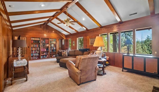 Rustic Private Farmhouse on the Little Spokane Riv