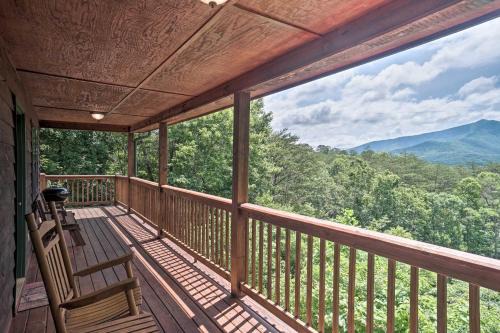Rustic Young Harris Cabin w/Fire Pit & Views
